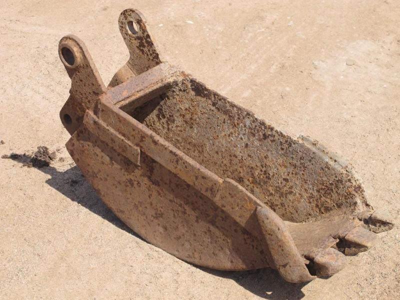 lot 24 image: Mini excavator bucket 32&quotL, 12...