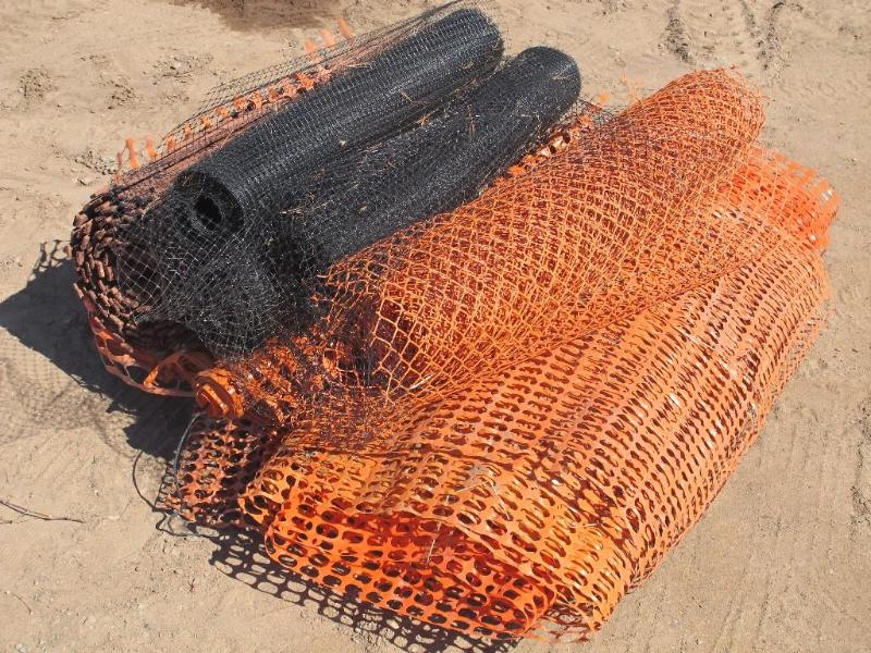 lot 38 image: Assortment of 4 fencing with snow ...