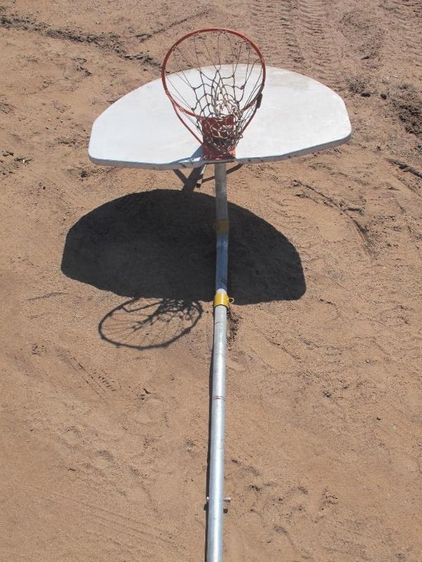 lot 44 image: Basketball hoop with all aluminum b...