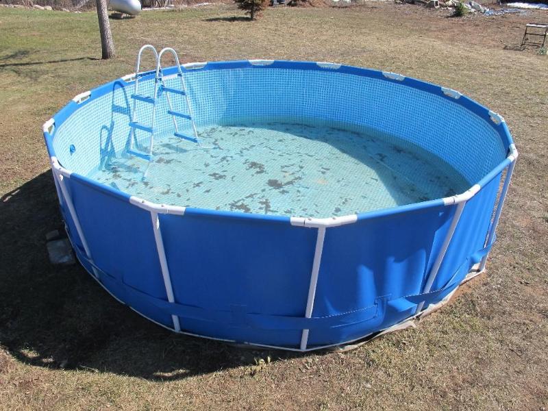 lot 49 image: Intex metal frame pool, easy set-up...