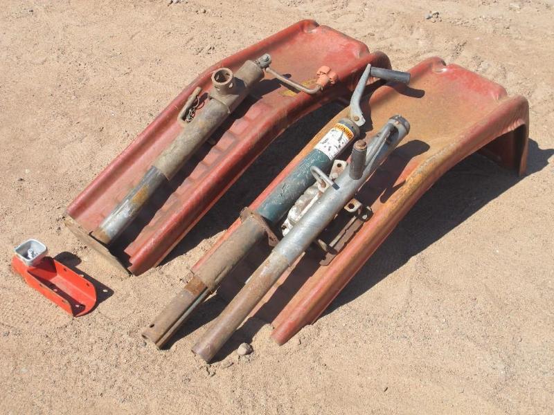 lot 51 image: Car ramps with 3 trailer jacks and ...