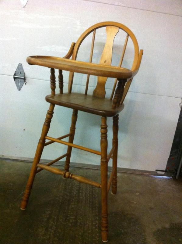 Maple vintage high chair. Nice sha...