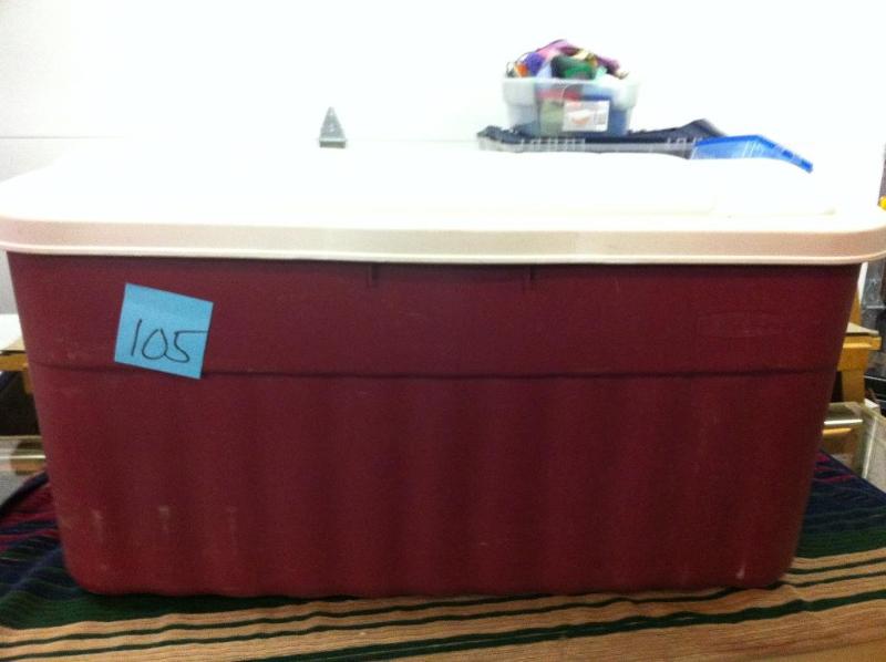 Rubbermaid bin with hinged lid. 32 ...