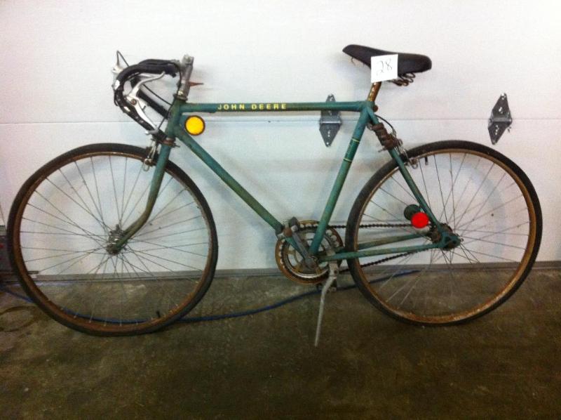 Vintage John Deere bicycle. Needs T...