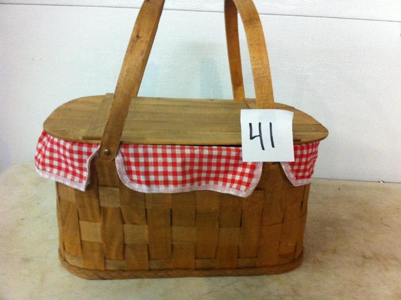 Vintage picnic basket. In great sha...