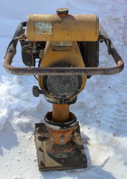 lot 20 image: Robin Jumping Jack Compactor Robin...