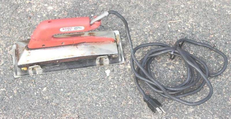 lot 28 image: Robers Deluxe Seaming Iron Model #...