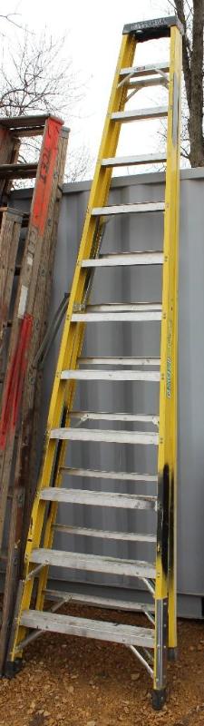 lot 31 image: Green Bull 12.6 FT Aluminum Ladder...