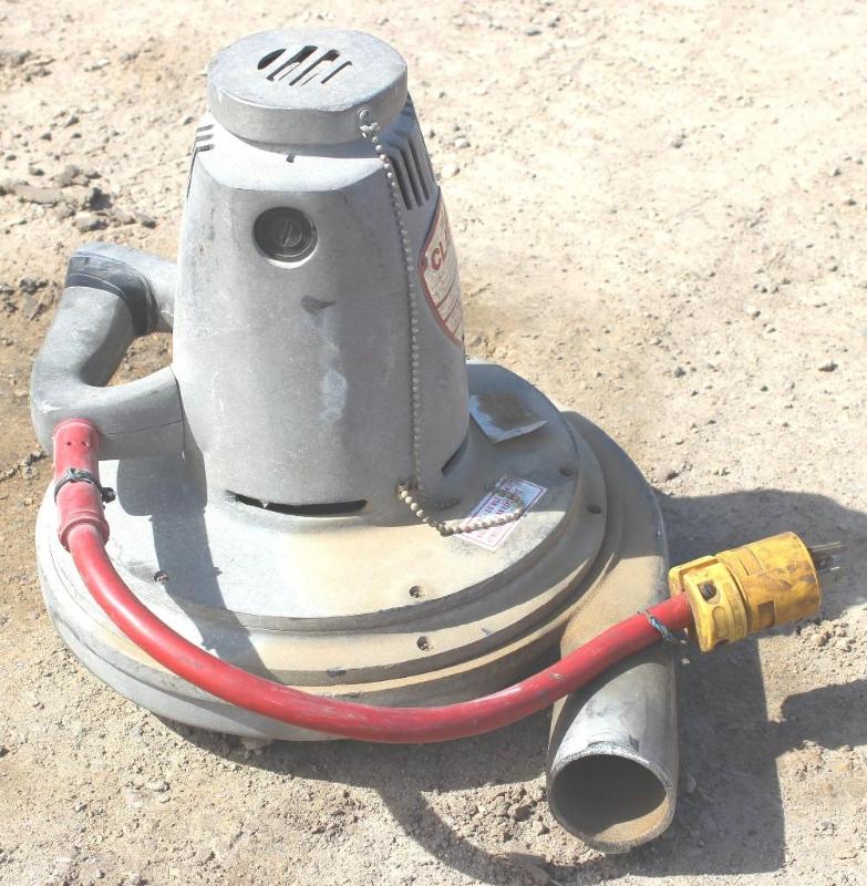 lot 40 image: Clarke Shop&nbspVacuum Model# 76 ...