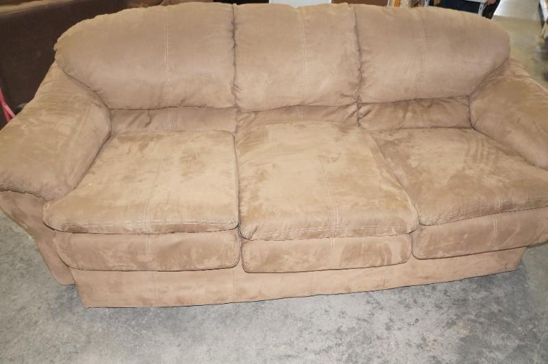 lot 14 image: Brown microfiber couch. This couch ...