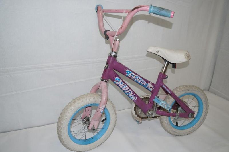 lot 19 image: Huffy Sea Star girls bike. This bik...