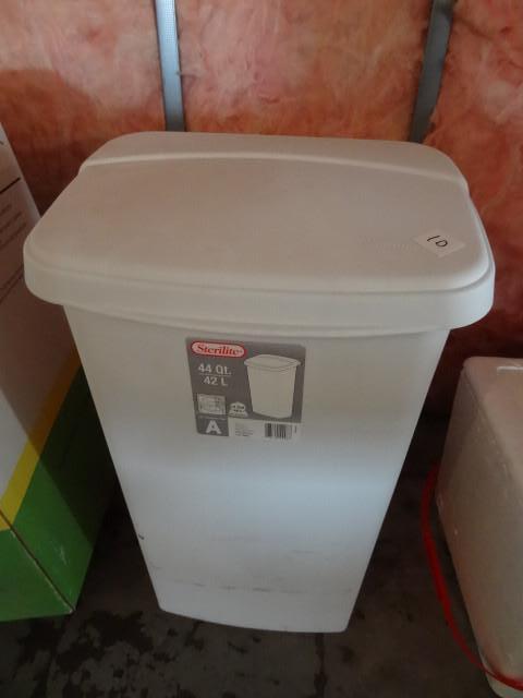 lot 10 image: Sterilite 44 qt garbage can...