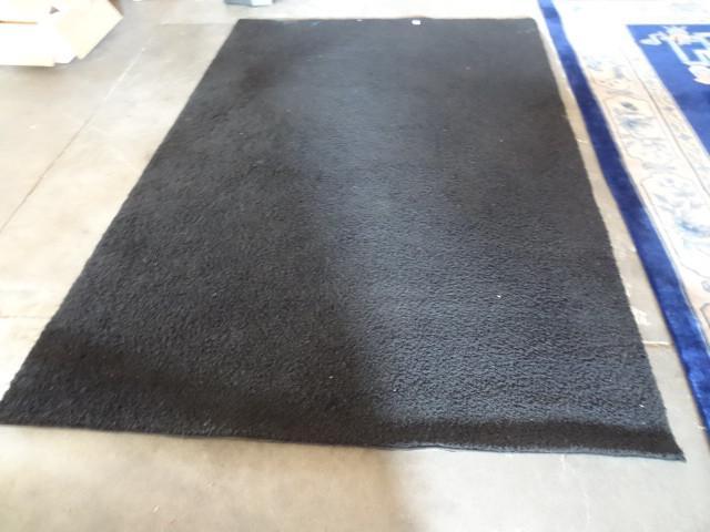 lot 112 image: 106 x 73 area rug...