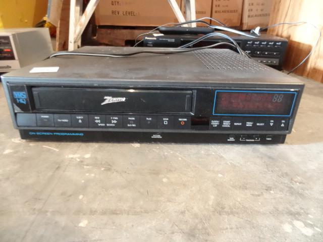 lot 127 image: Zenith VHS player model VRE200...