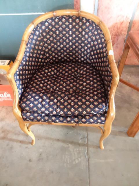 lot 13 image: Wood framed cushioned chair...