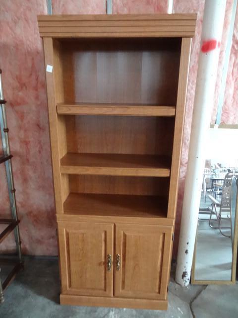 lot 31 image: Laminate cabinet with 2 shelves and...