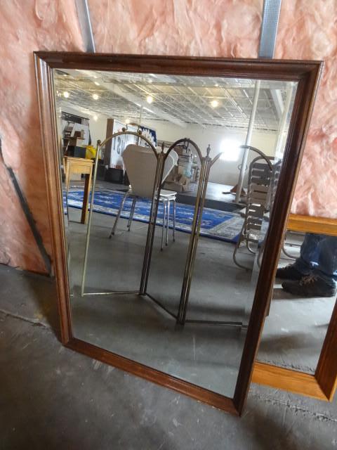 lot 33 image: 27 x 39 wall mirror...