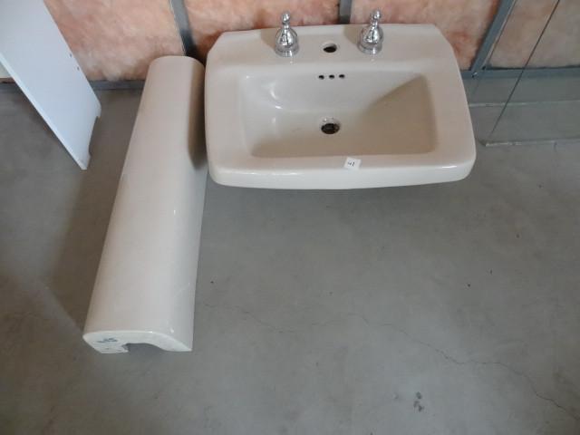 lot 41 image: Pedestal sink. No faucet....