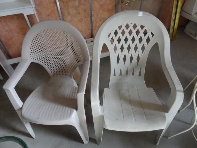 lot 45 image: 2 plastic patio chairs...