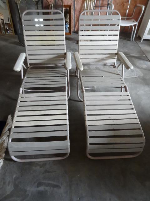 lot 47 image: 2 outdoor lounge patio chairs...