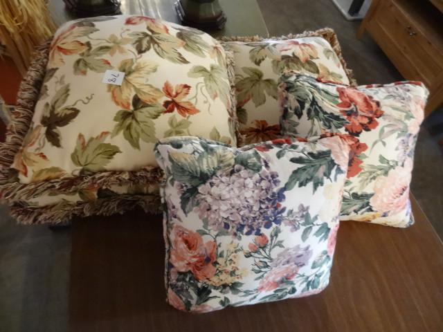 lot 78 image: 5 misc throw pillows...