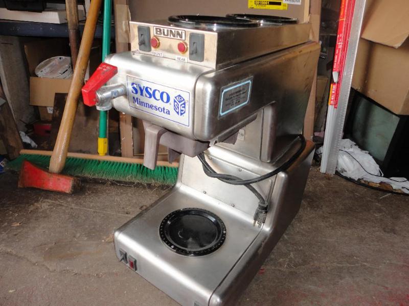 lot 13 image: Bunn Coffee maker with two warmers,...