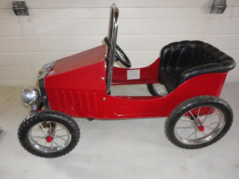 lot 15 image: Pedal Car, see pictures....