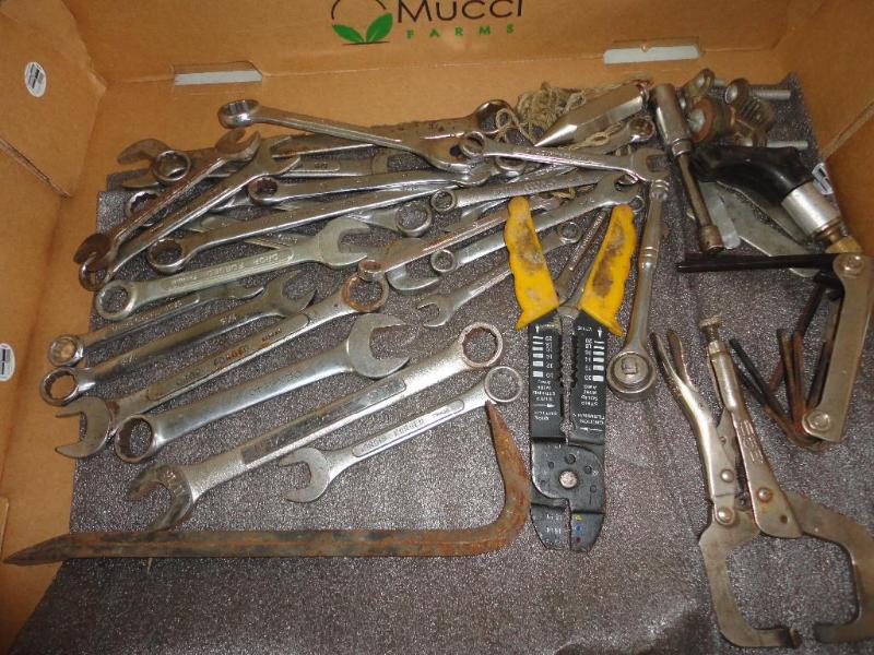 lot 23 image: Misc lot of tools, see pictures....