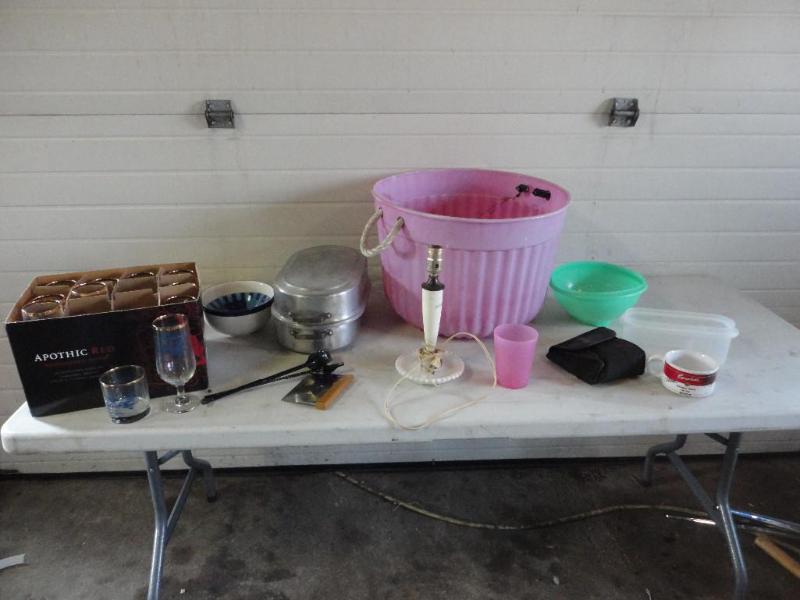 lot 29 image: Misc lot of household items....