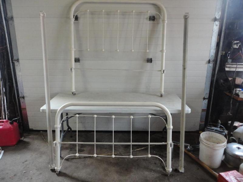 lot 40 image: Metal full size bed frame, old and ...