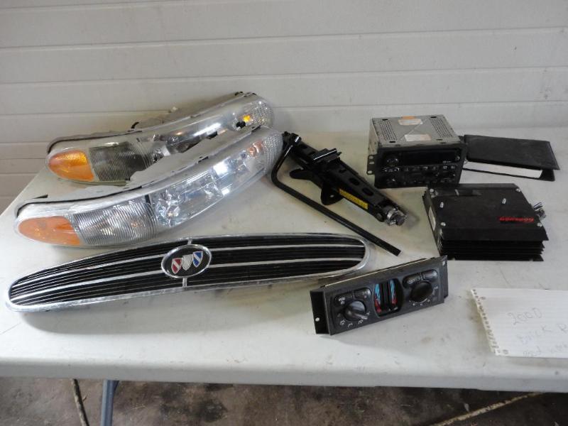 lot 41 image: 2000 Buick Regal, good working part...