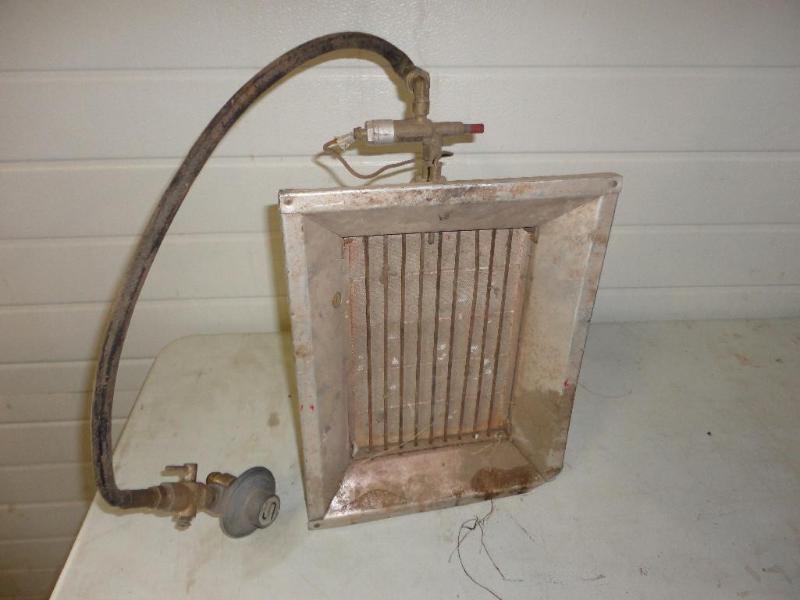 lot 46 image: Gas heater....