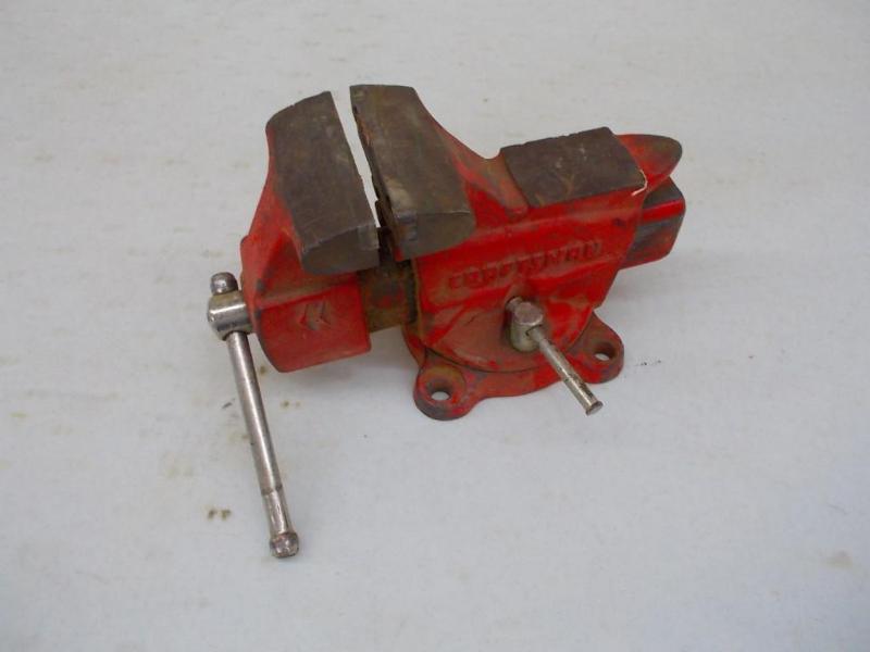 lot 10 image: Craftsman, 4" adjustable vise....