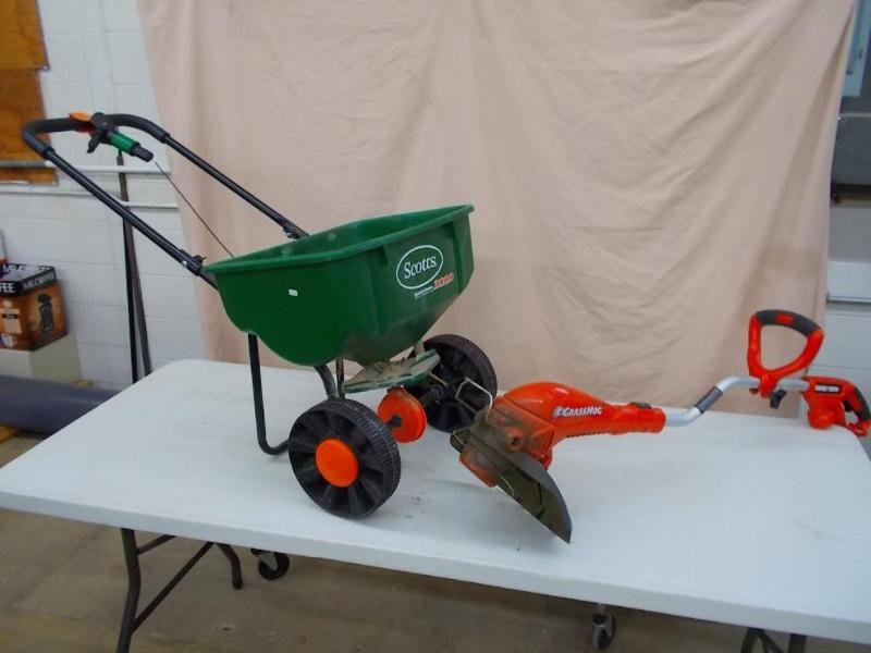 lot 12 image: Scotts speedy green 3000 spreader i...