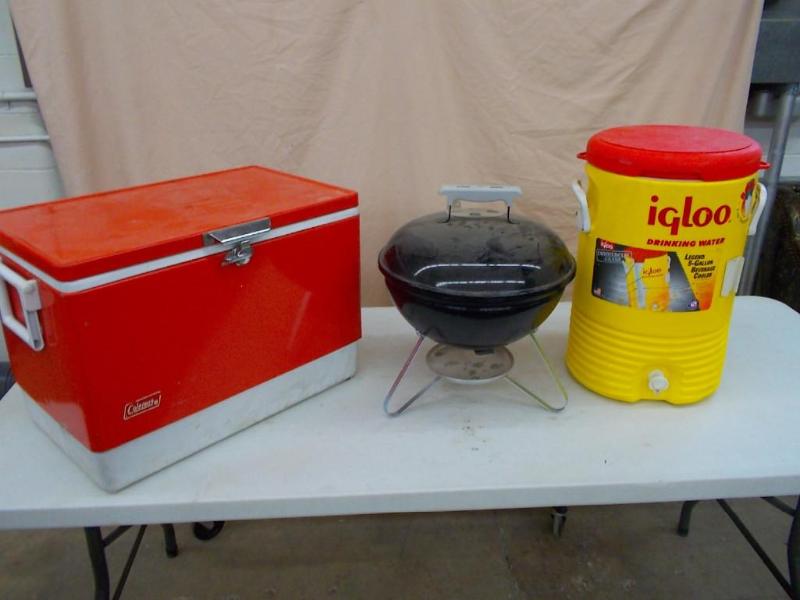 lot 13 image: 1 Coleman chest cooler, 1 Igloo 5 g...