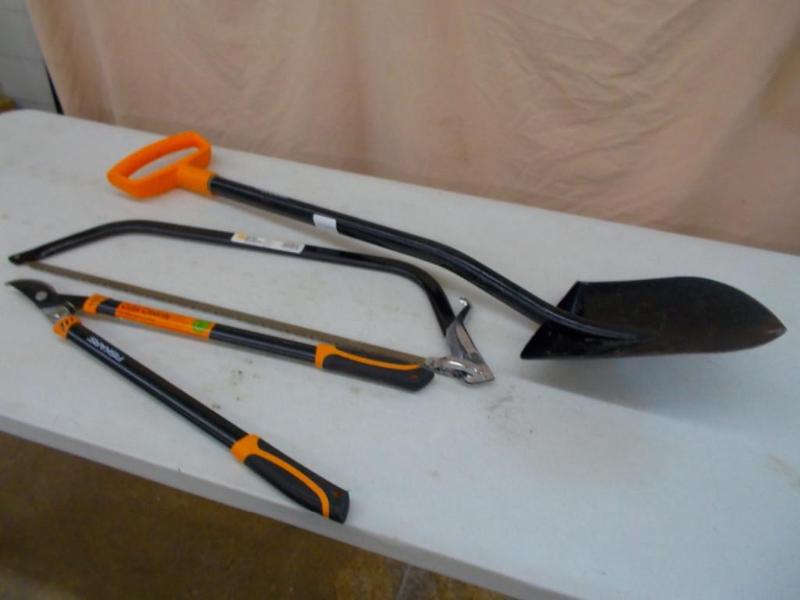 lot 14 image: 3 Fiskers yard care items. A  ...