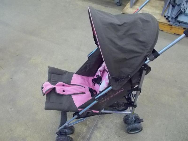 lot 19 image: Wendy Bellissimo folding stroller w...