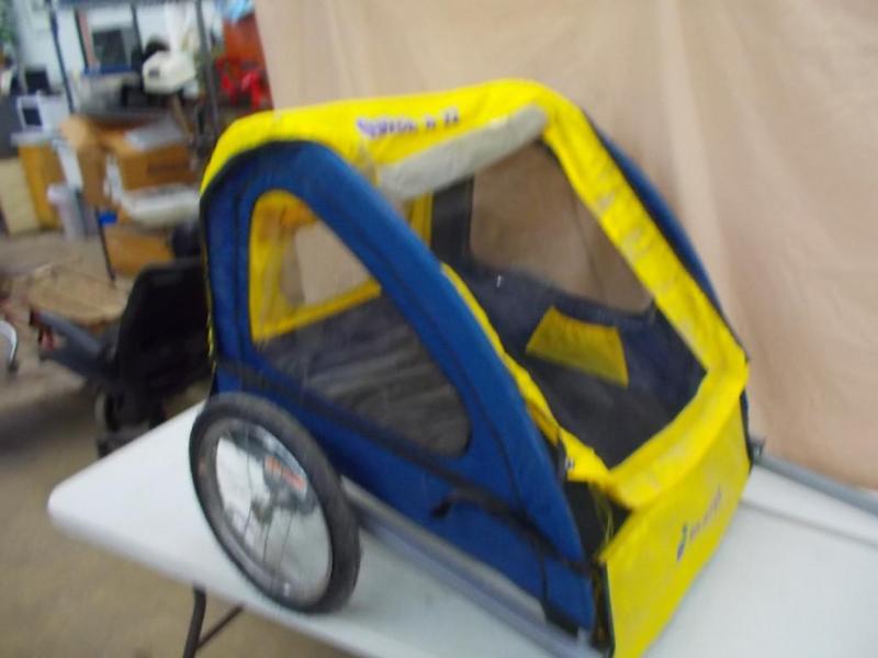 lot 22 image: InStep, Quick N EZ bike trailer. Ho...