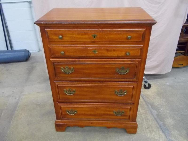 lot 24 image: American Drew, solid wood 4 drawer ...