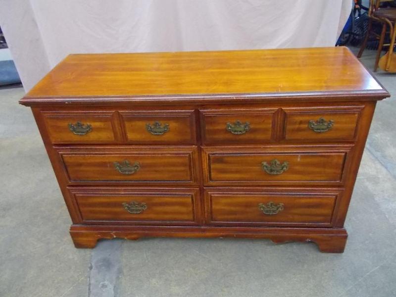 lot 25 image: American Drew, solid wood, 6 drawer...