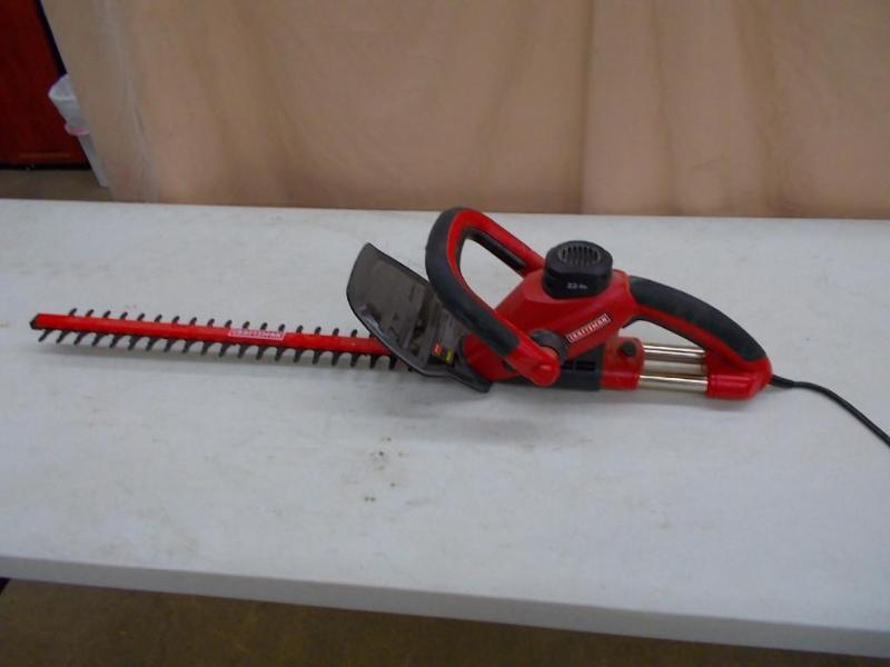 lot 34 image: Craftsman 22" Bushwacker hedge...