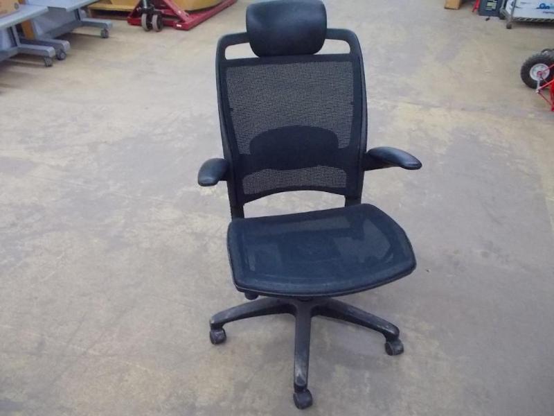 lot 41 image: Adjustable, mesh style,  offic...