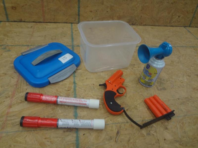 Survivor Kit Flare Gun With (3) Fl...