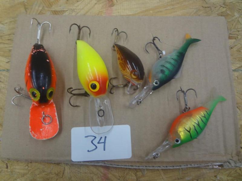 (5) Crankbait Lures...