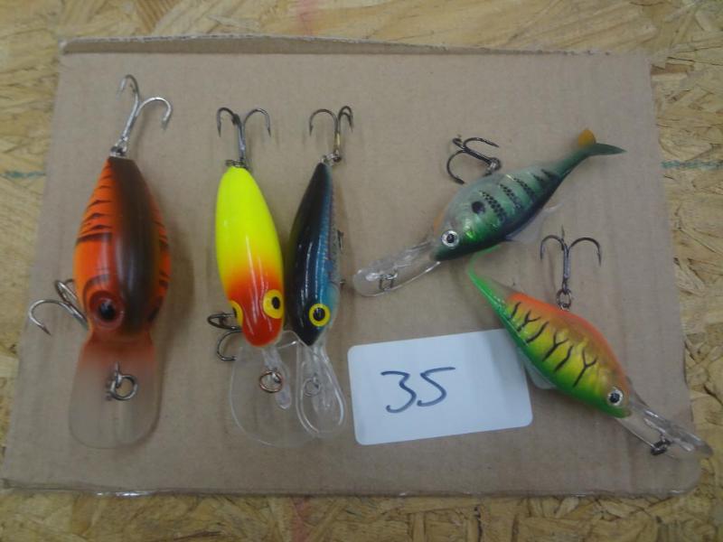 (5) Crankbait Lures...