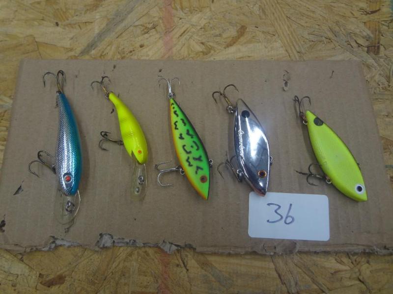 (5) Crankbait Lures...