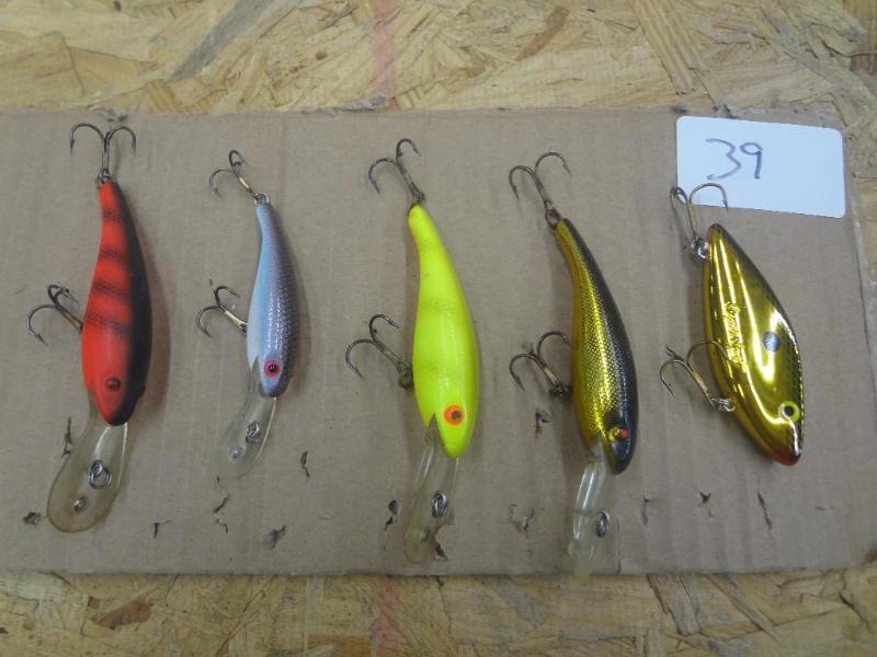 (5) Crankbait Lures...