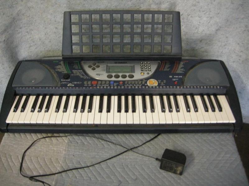 lot 116 image: Yamaha PSR 270 Electronic Piano Key...