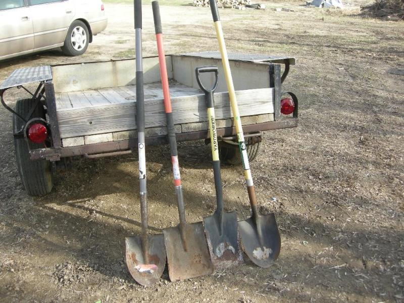 lot 127 image: 4 fiberglass handled shovels....