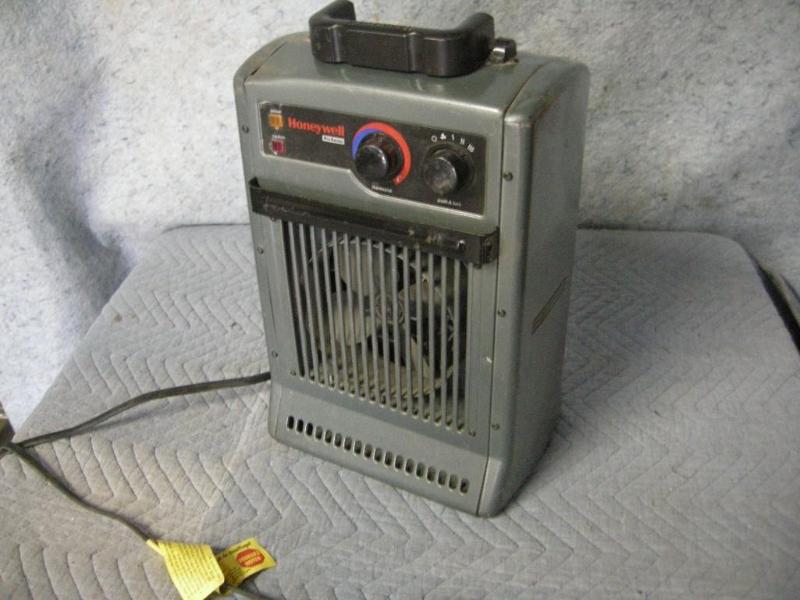 lot 135 image: Honeywell Pro Series electric heate...